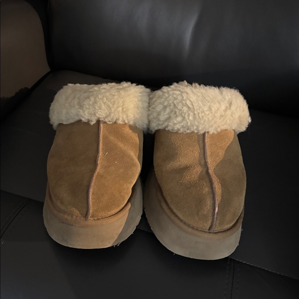 UGG Disquette Slippers Size 9